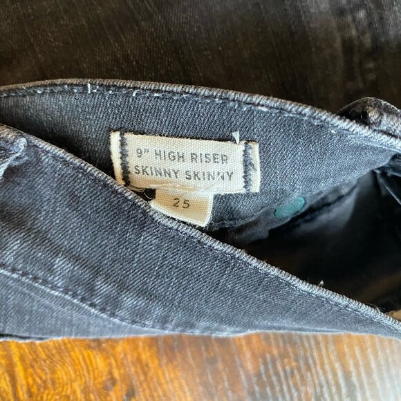 Like New Madewell 9" High-Riser Skinny Skinny Black Distressed Jeans Size 25 - Picture 4 of 7